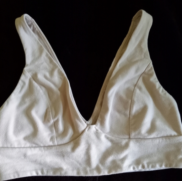 Victoria's Secret Other - Victoria's secret plunge sport bra medium